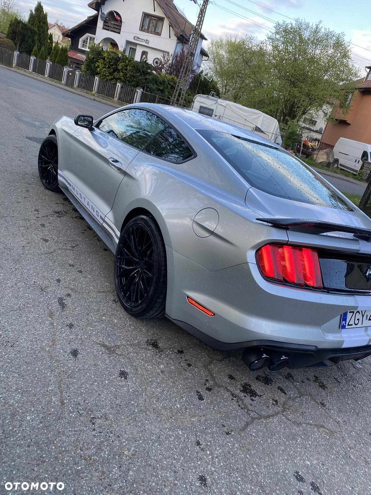 Ford Mustang - 8