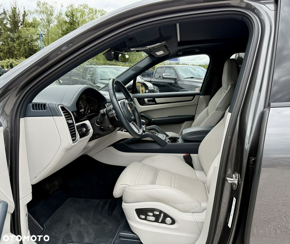 Porsche Cayenne - 9