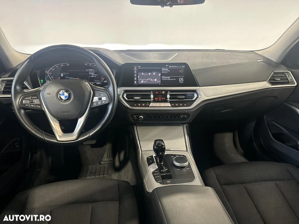 BMW Seria 3 320d Touring xDrive Aut. - 9
