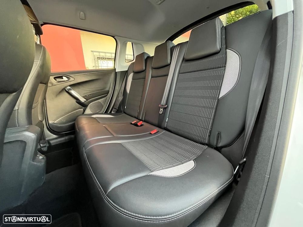 Peugeot 2008 1.2 PureTech Allure - 12