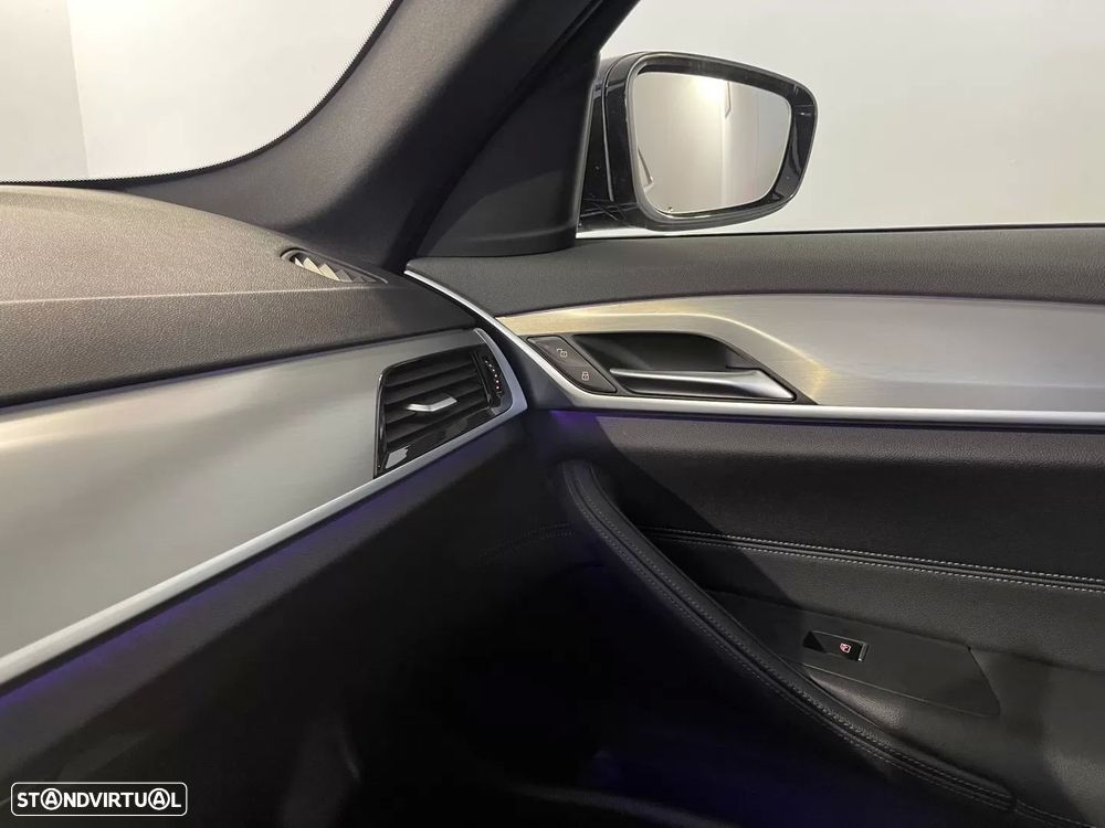 BMW 520 d Pack Desportivo M Auto - 34