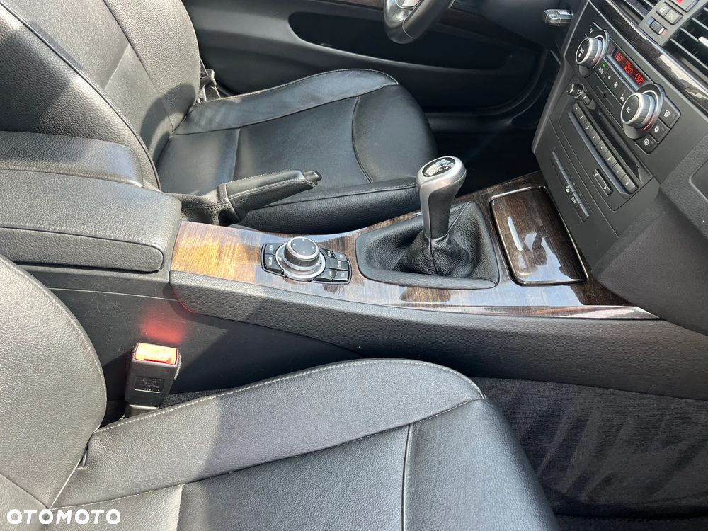 BMW Seria 3 320d xDrive DPF Touring Edition Fleet Exclusive - 25