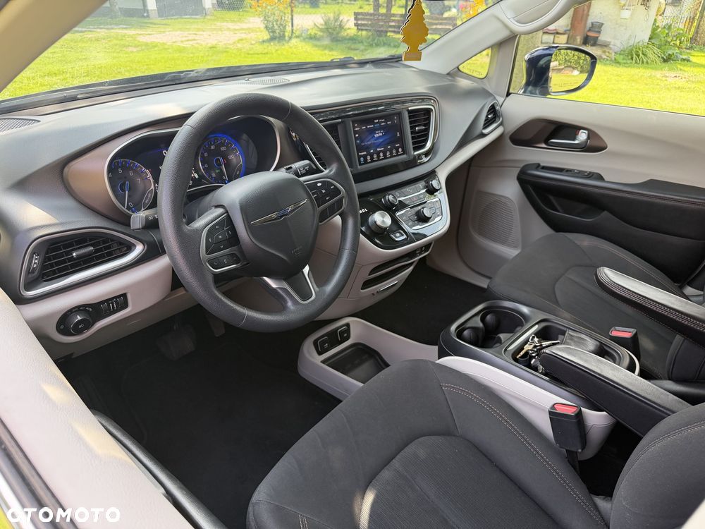 Chrysler Pacifica - 17