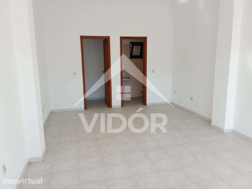 Loja no Novo Mercado Municipal da Baixa da Banheira CV - Grande imagem: 2/5