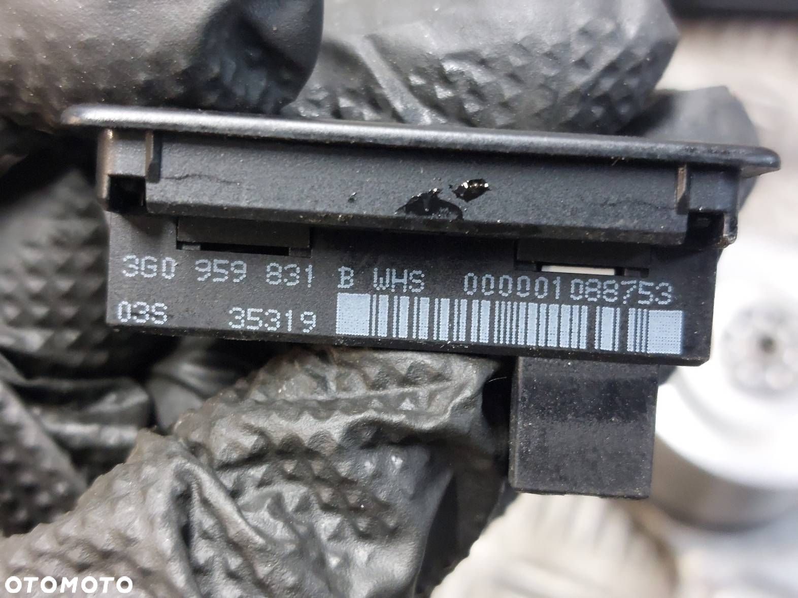 PRZEŁĄCZNIK OTWIERANIA KLAPY BAGAŻNIKA VOLKSWAGEN PASSAT B8 3G0959831B - 3