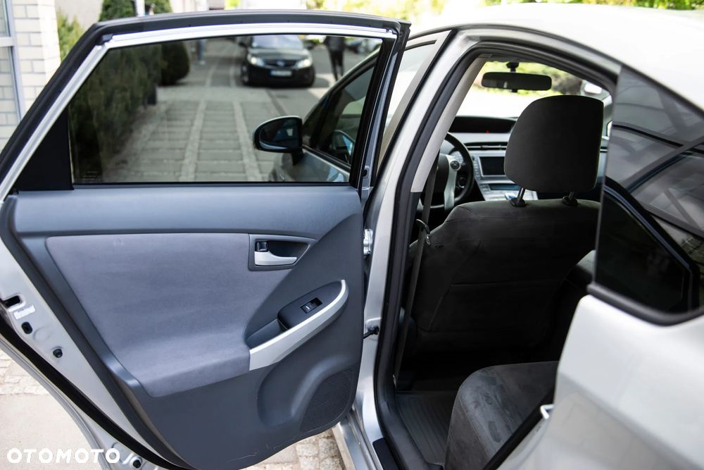 Toyota Prius (Hybrid) Executive - 19