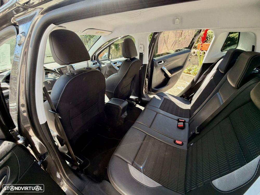 Peugeot 2008 1.2 PureTech Allure EAT6 - 14