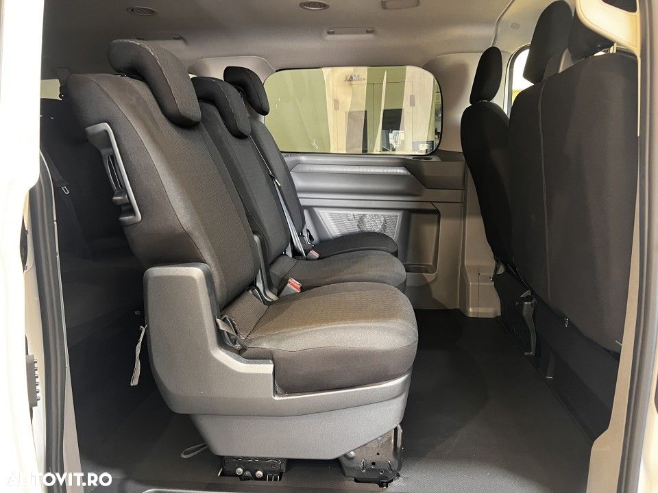 Volkswagen Caravelle - 9