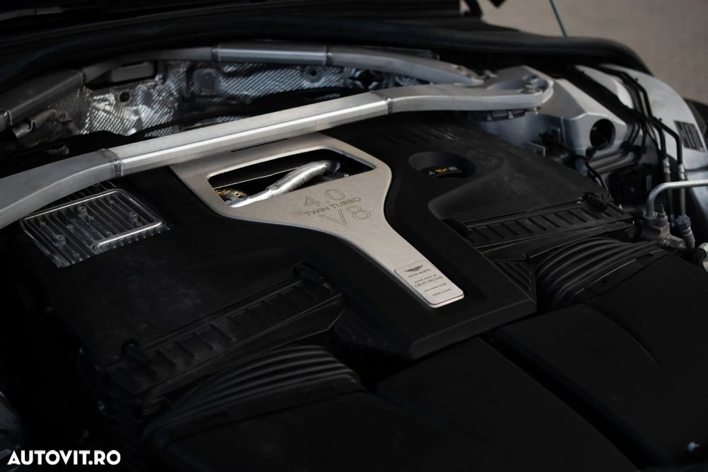 Aston Martin DBX - 31