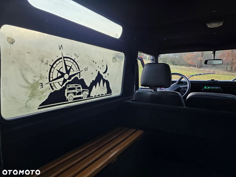 Land Rover Defender - 22