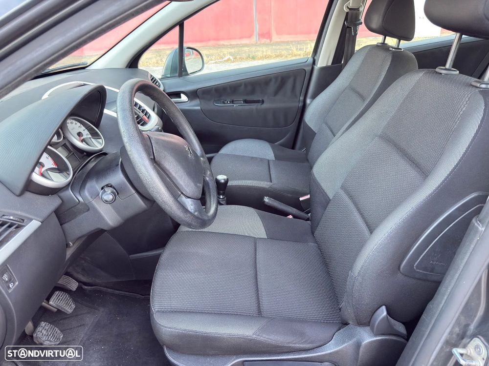 Peugeot 207 - 18