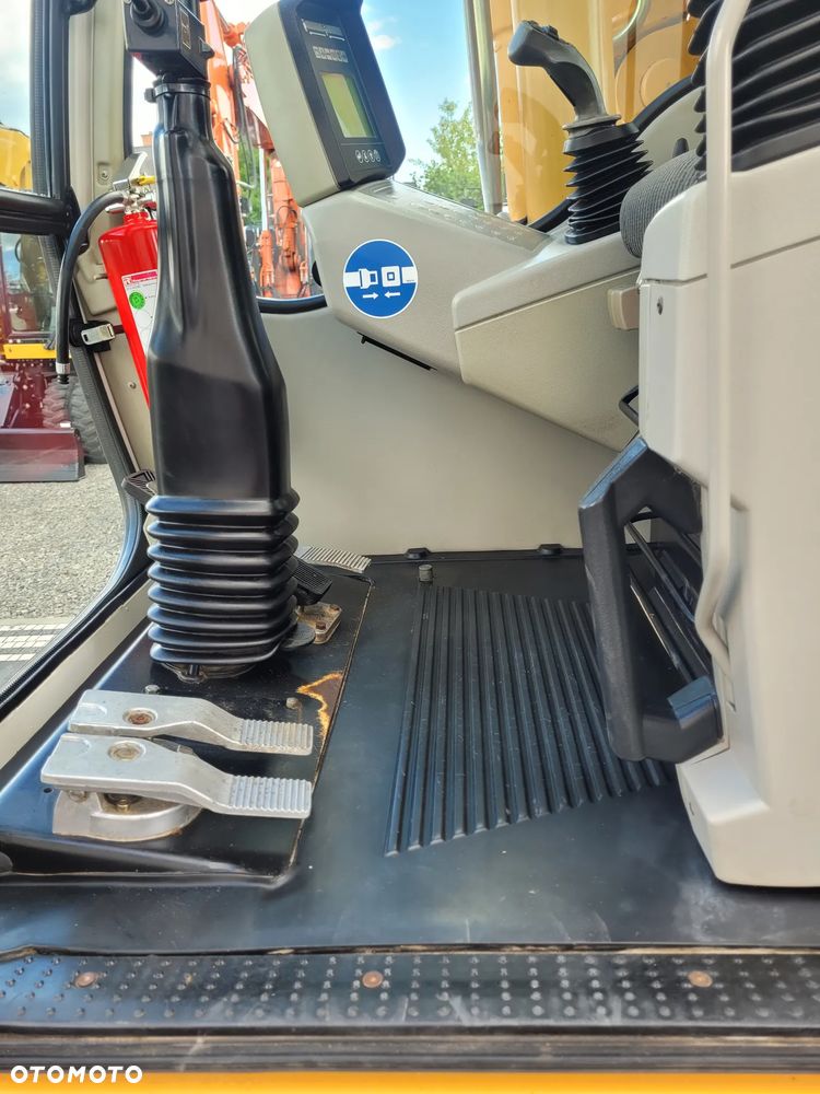 Liebherr 900 C / ROTOTILT ze szczypcami / 5400h / STAN IDEALNY !! / - 24