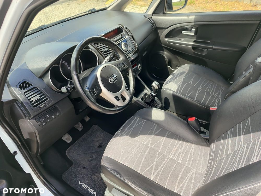 Kia Venga - 8