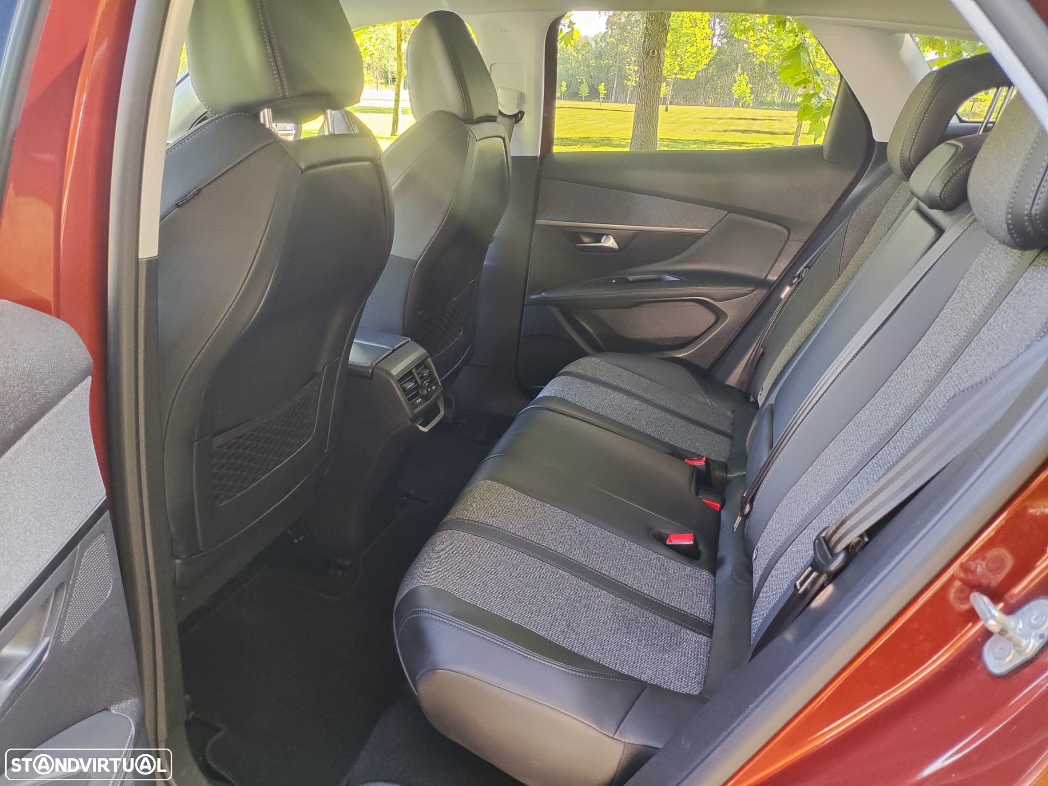Peugeot 3008 1.5 BlueHDi Allure EAT8 - 32