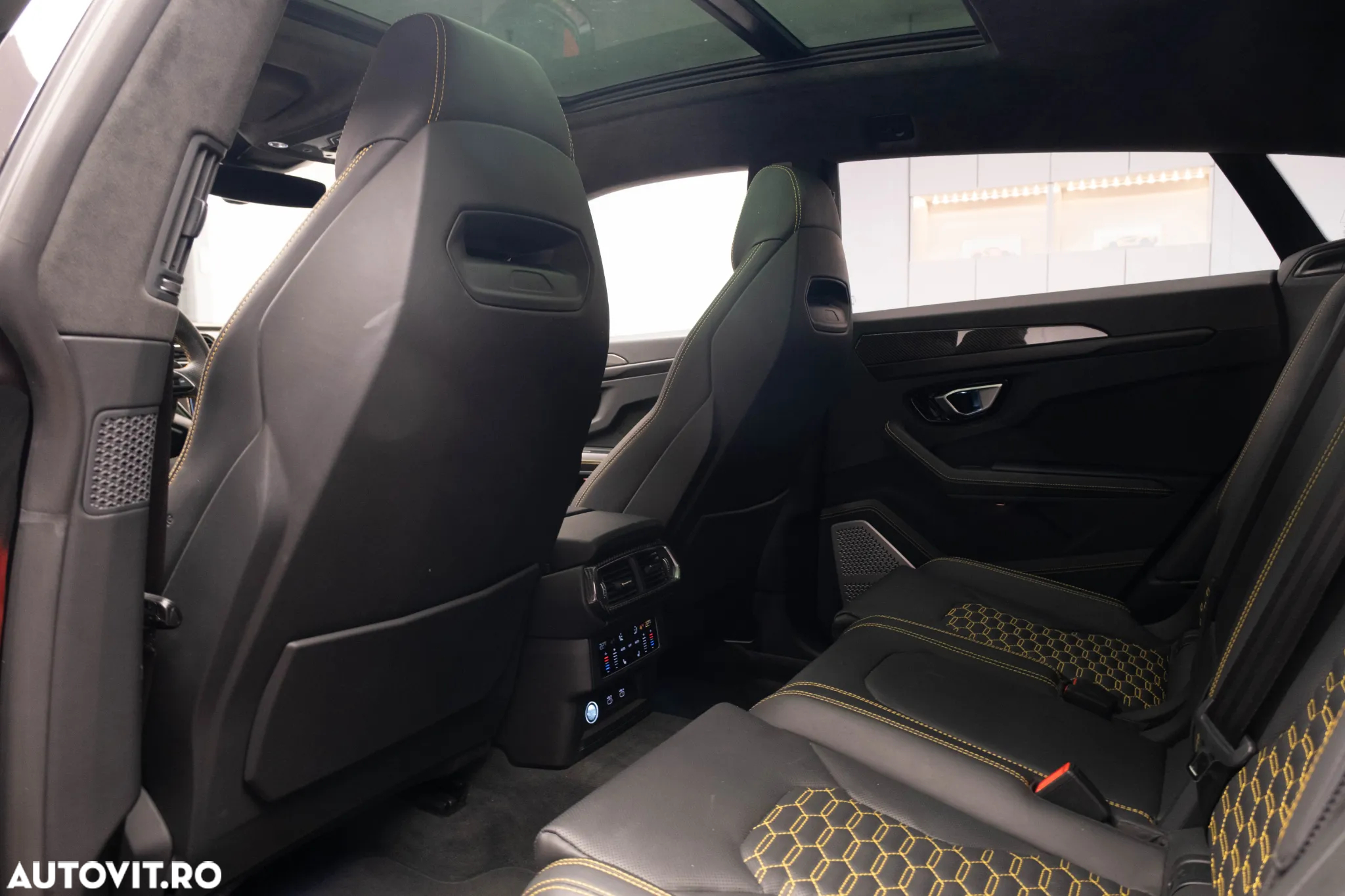 Lamborghini URUS Standard - 27