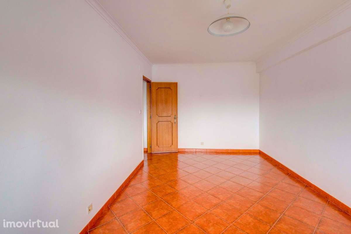 Arrendamento T2 no Centro de Linda-a-Velha – Excelente Localização! - Grande imagem: 4/19