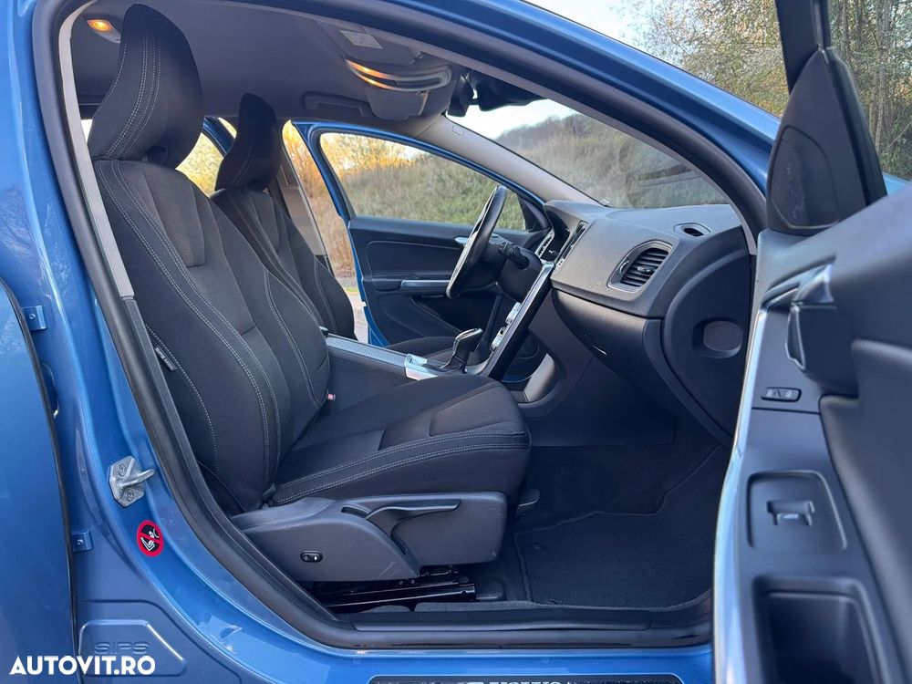 Volvo V60 D2 Geartronic Powershift Momentum - 32