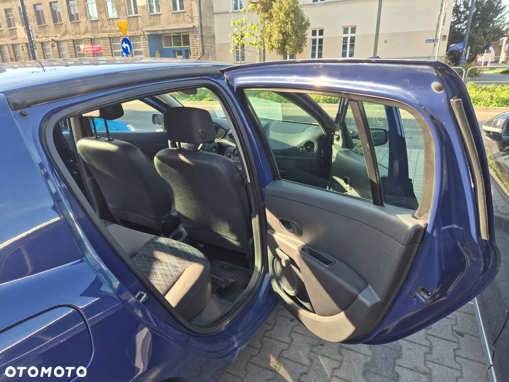 Renault Clio 1.2 16V Authentique - 12
