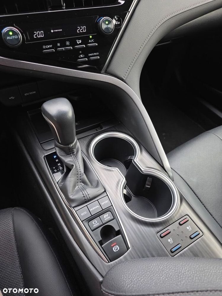 Toyota Camry 2.5 Hybrid Executive CVT - 14