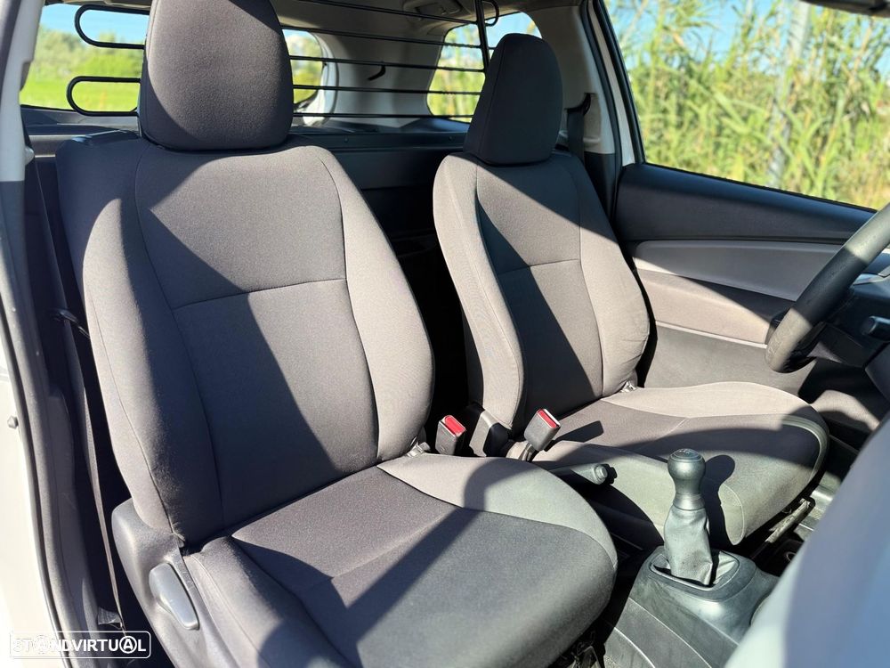 Toyota Yaris Bizz - 9