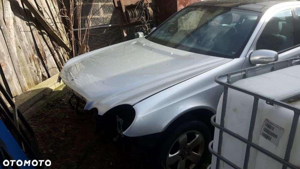 Maska ćwiartka  c775 w211 części