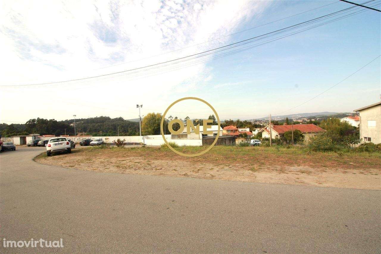 Terreno com 1400m2 de construção situa-se a apenas 3 minutos do centro - Grande imagem: 3/6