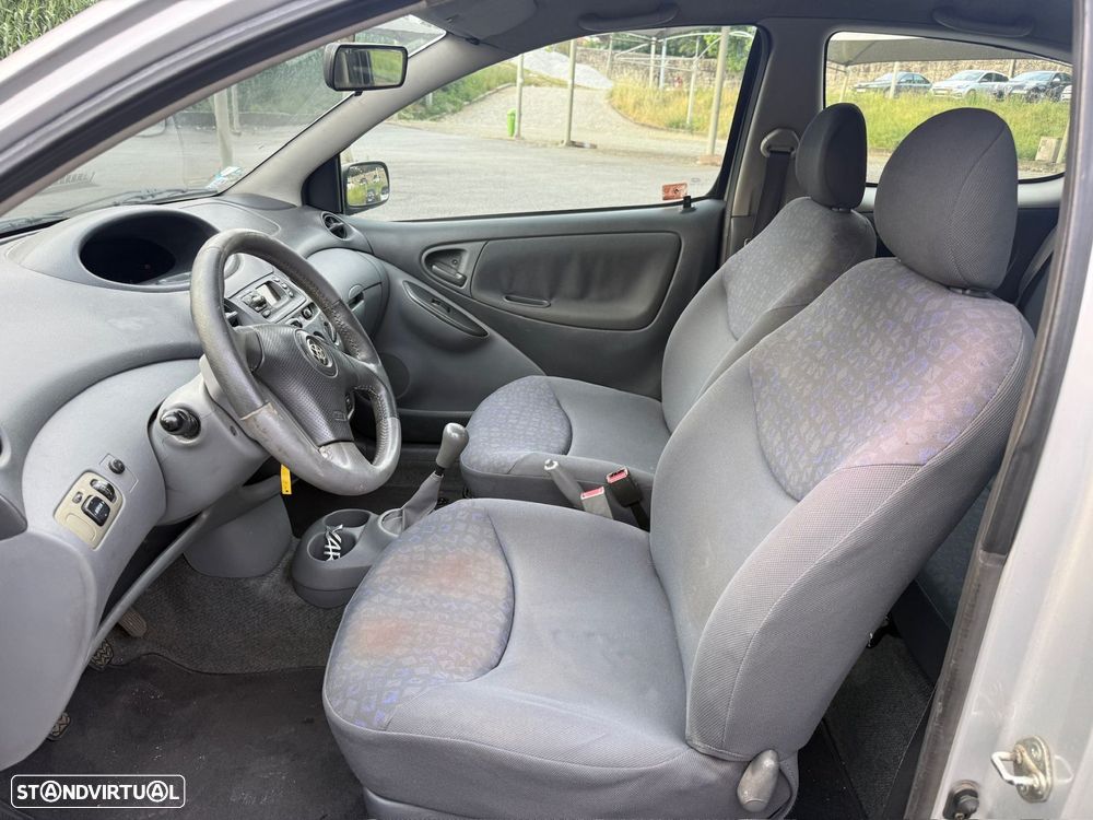 Toyota Yaris 1.0 Base C/Radio - 8