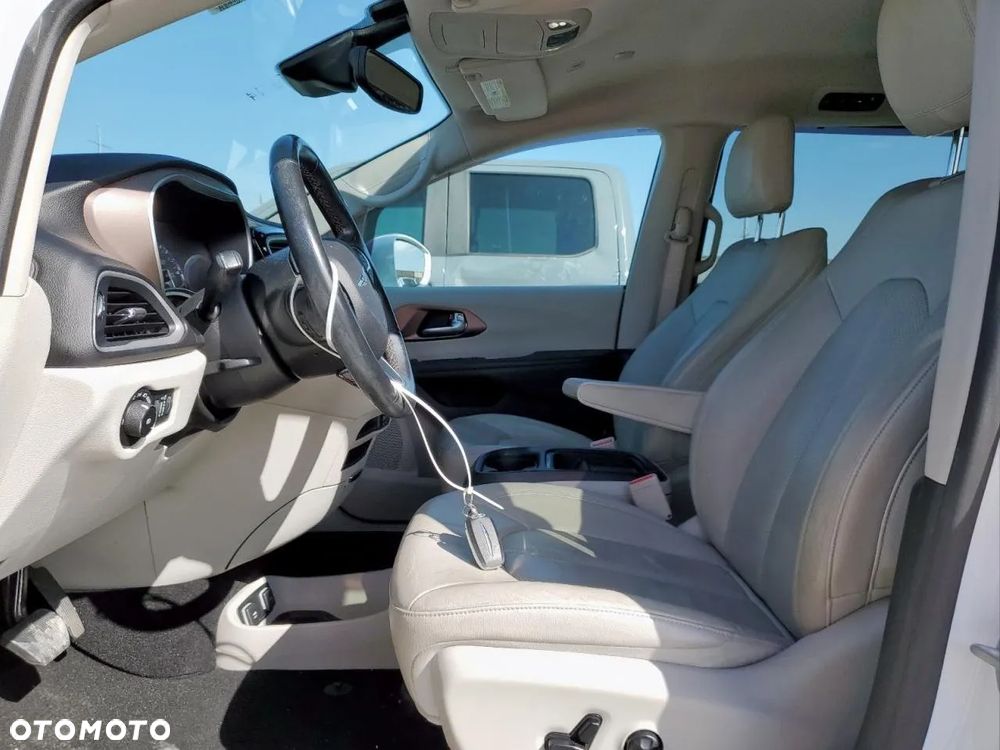 Chrysler Pacifica - 7