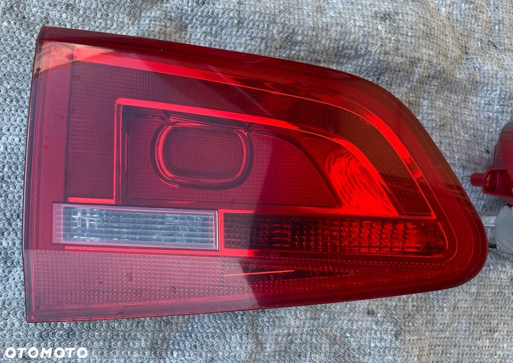 VW Sharan 7N lampa tył prawa lewa w klapę - 2