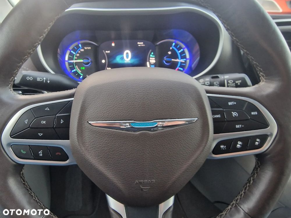 Chrysler Pacifica - 26