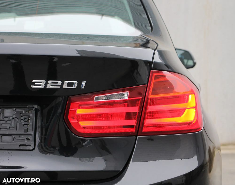 BMW Seria 3 320i Aut. Sport Line - 9