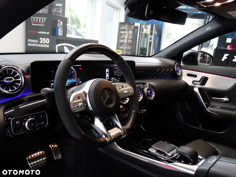 Mercedes-Benz CLA - 12