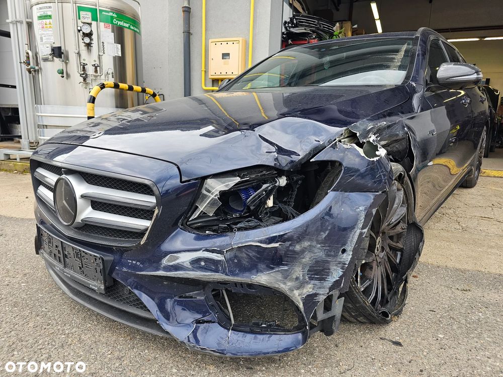 Mercedes-Benz Klasa E 220 d 4Matic 9G-TRONIC AMG Line - 7