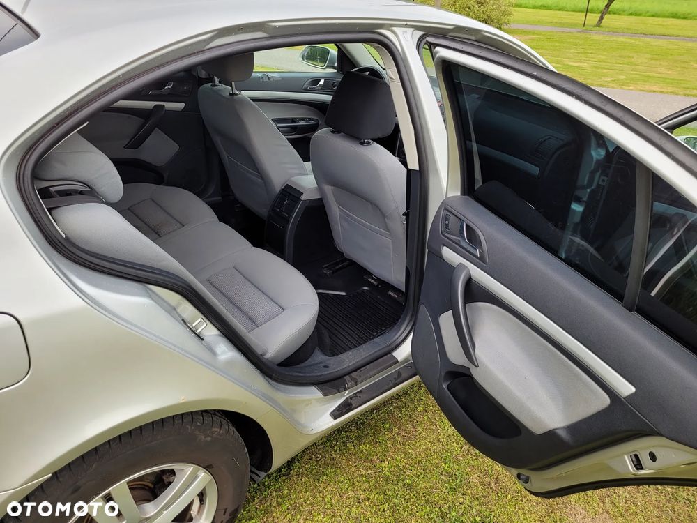 Skoda Octavia 1.6 Ambiente - 15