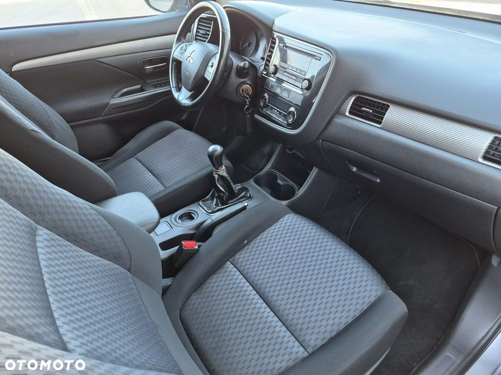 Mitsubishi Outlander - 23