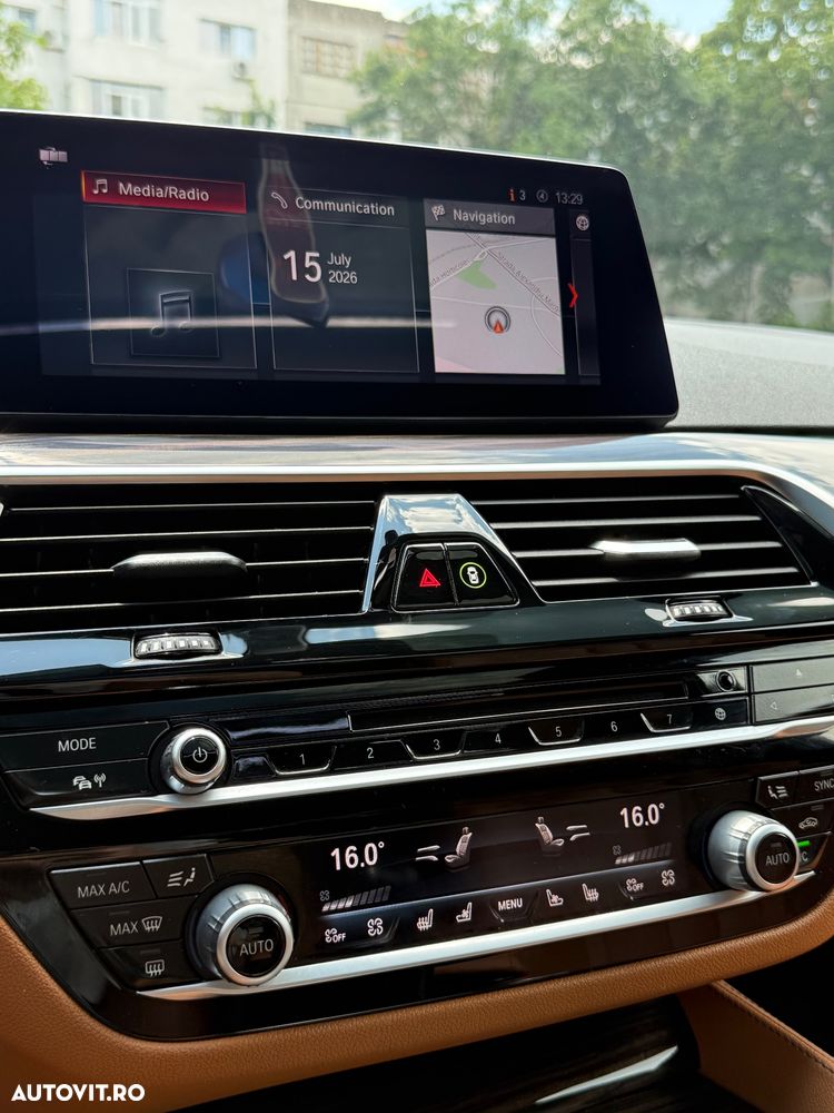 BMW Seria 5 540i xDrive AT - 12