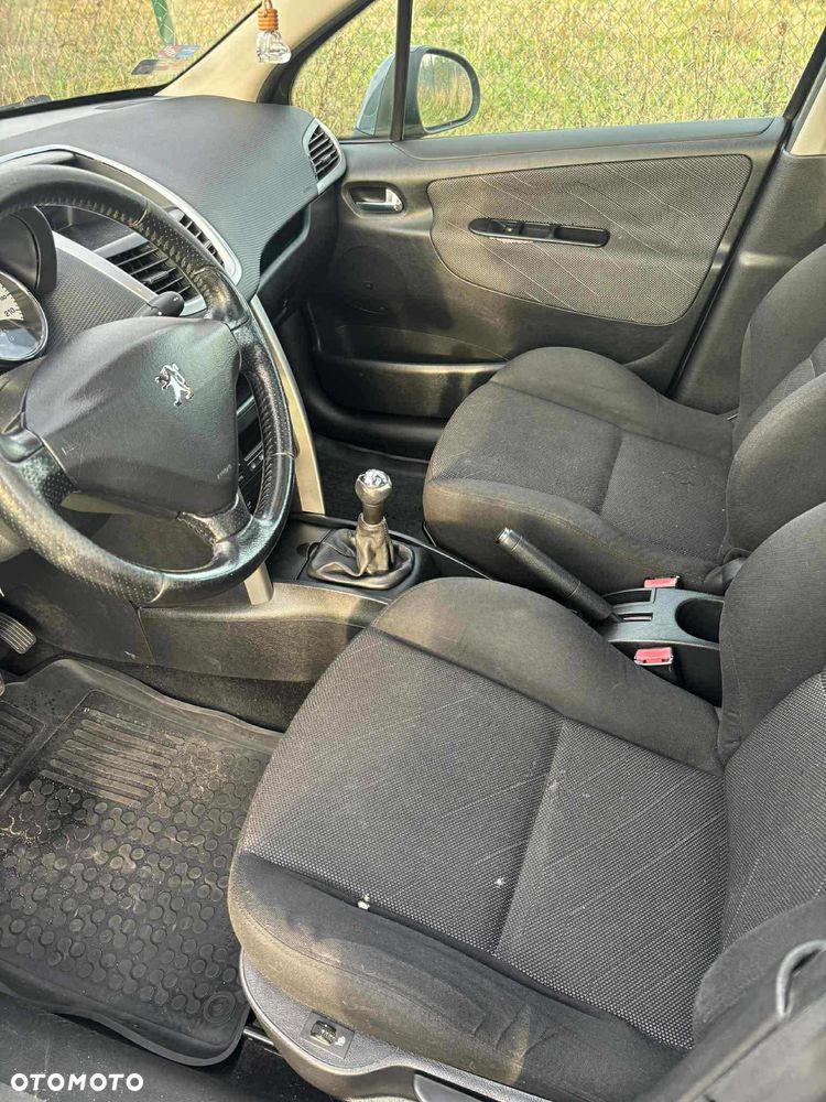 Peugeot 207 - 8