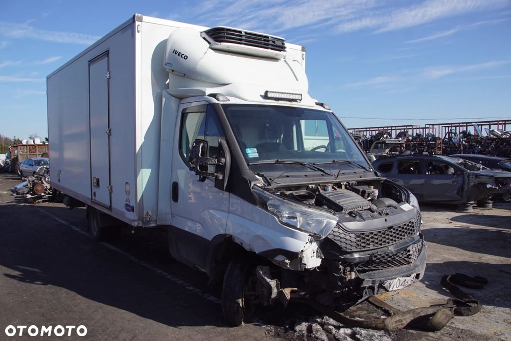 Auto na części - Iveco Daily IV 50C15 3.0 HPI 146 KM F1CFL411J 2840.6 2015R Silnik Skrzynia Drzwi Błotnik Lampa Lusterko Klamka Szyba Zabudowa Kontener Deska Kokpit Sterownik Moduł Czujnik Licznik Panel Kierownica - 1