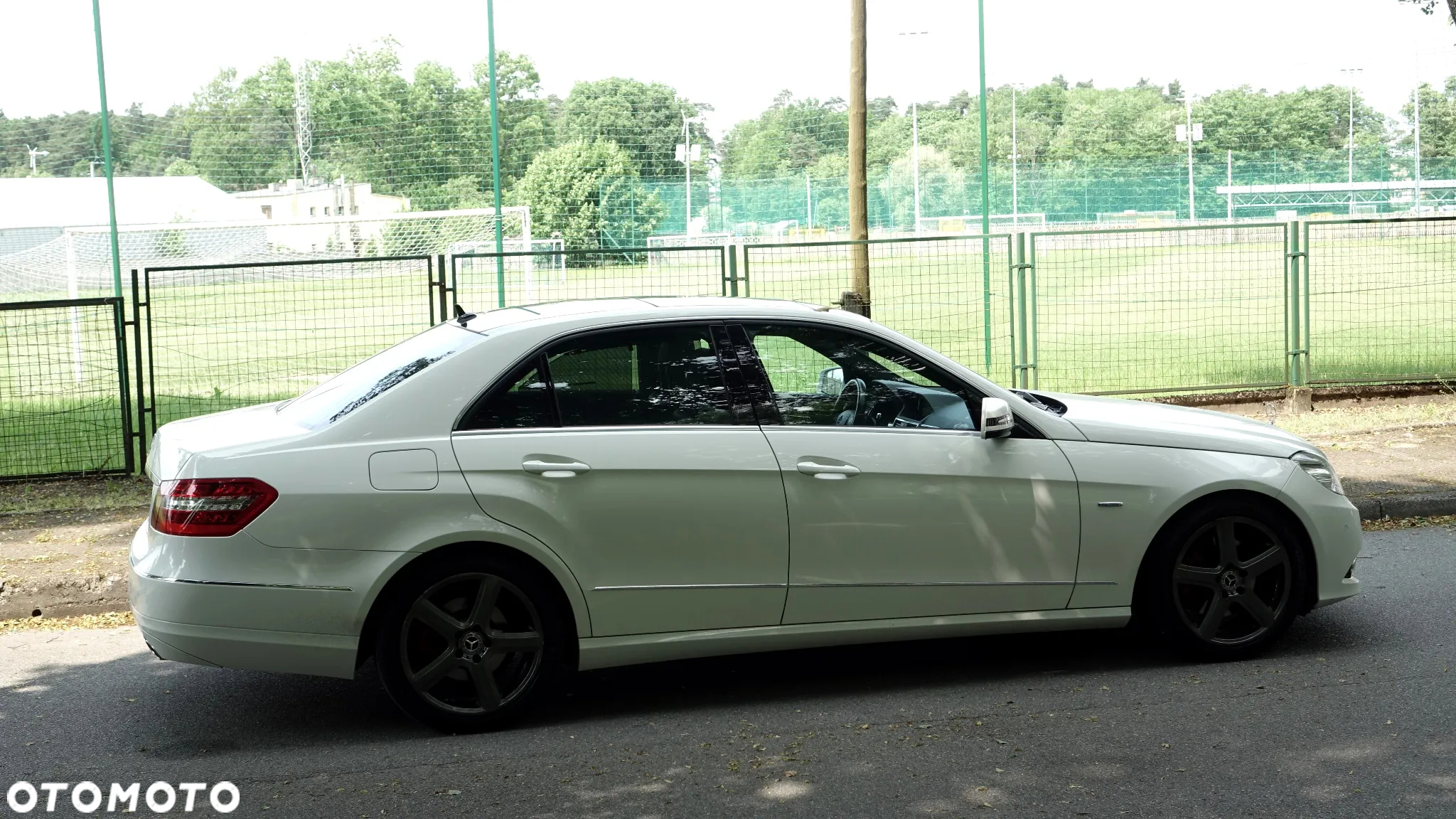 Mercedes-Benz Klasa E 300 CDI DPF BlueEFFICIENCY 7G-TRONIC Avantgarde - 36