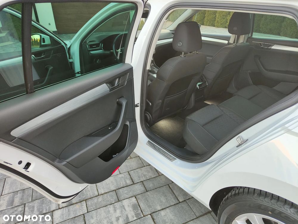 Skoda Superb 2.0 TDI Active DSG7 - 20