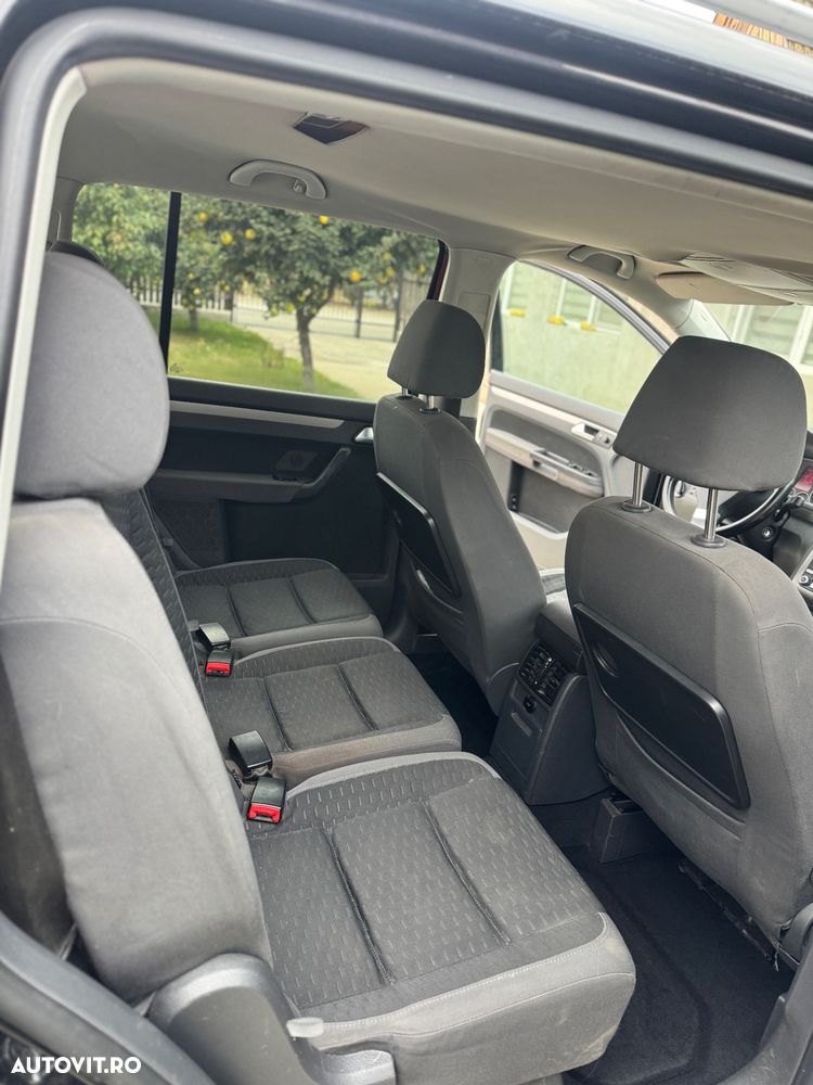 Volkswagen Touran - 9