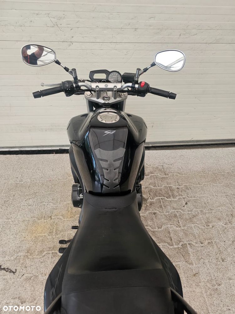 Yamaha FZ - 28