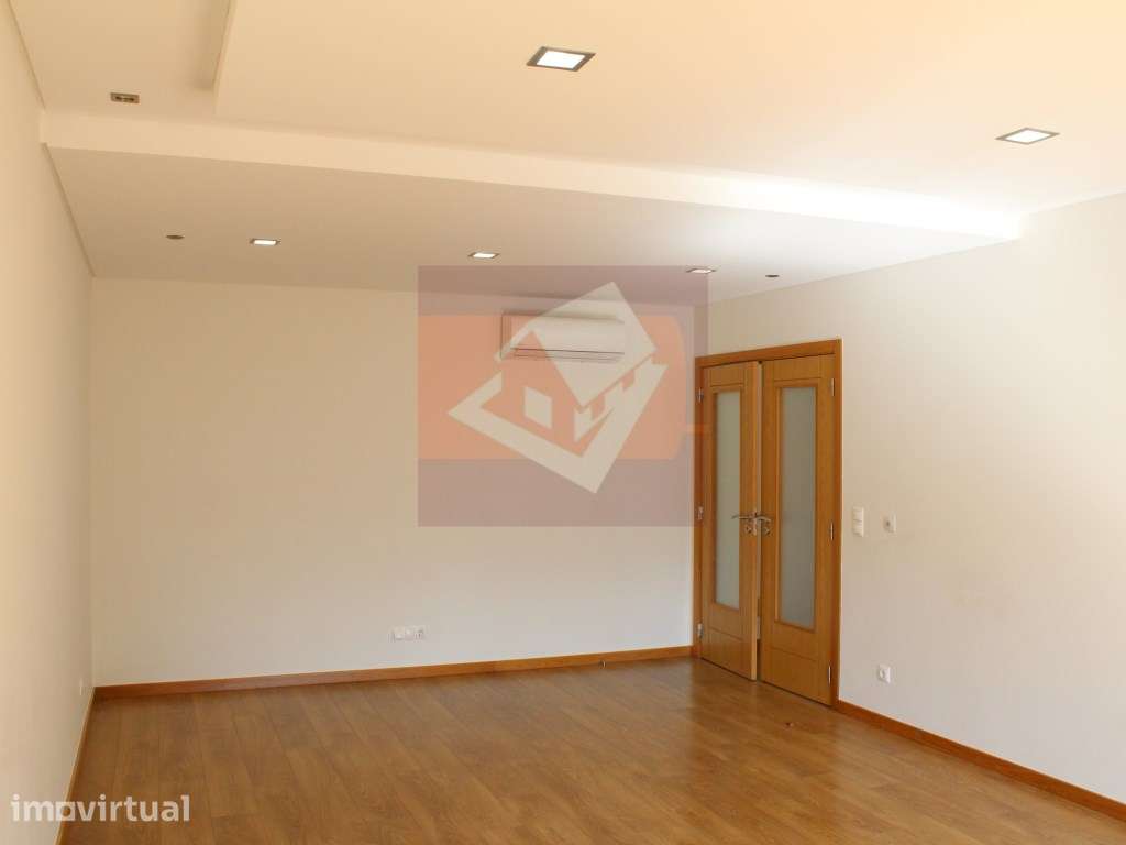 Apartamento T3 com garagem para arrendamento nas Colinas do Cruzeir... - Grande imagem: 2/31