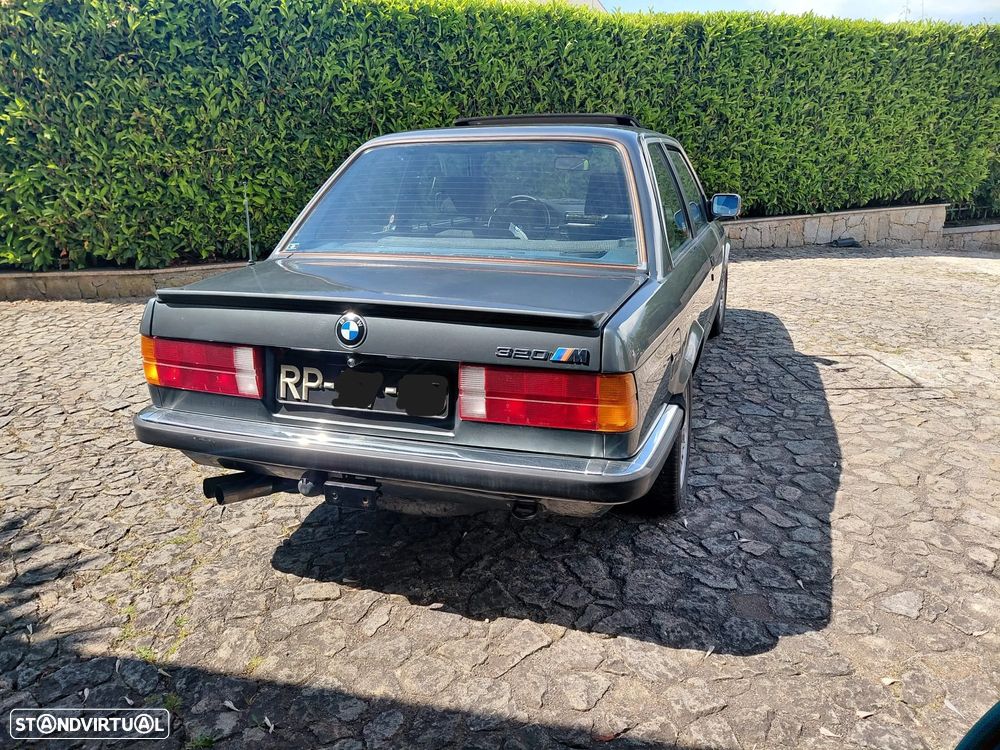 BMW 320 i Coupe - 12
