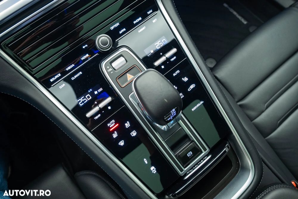 Porsche Panamera - 24