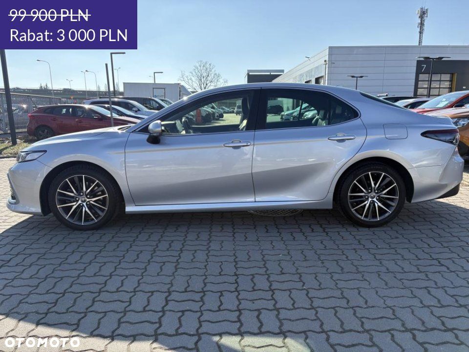 Toyota Camry - 4