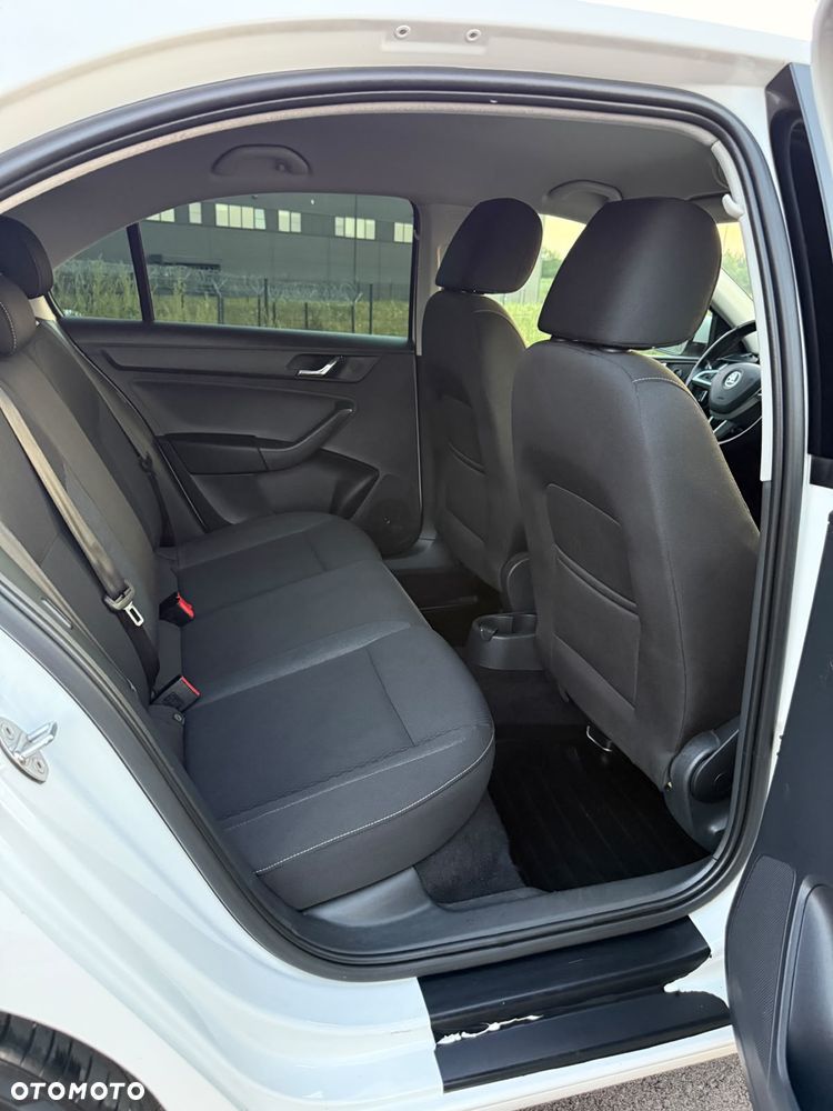 Skoda RAPID - 7
