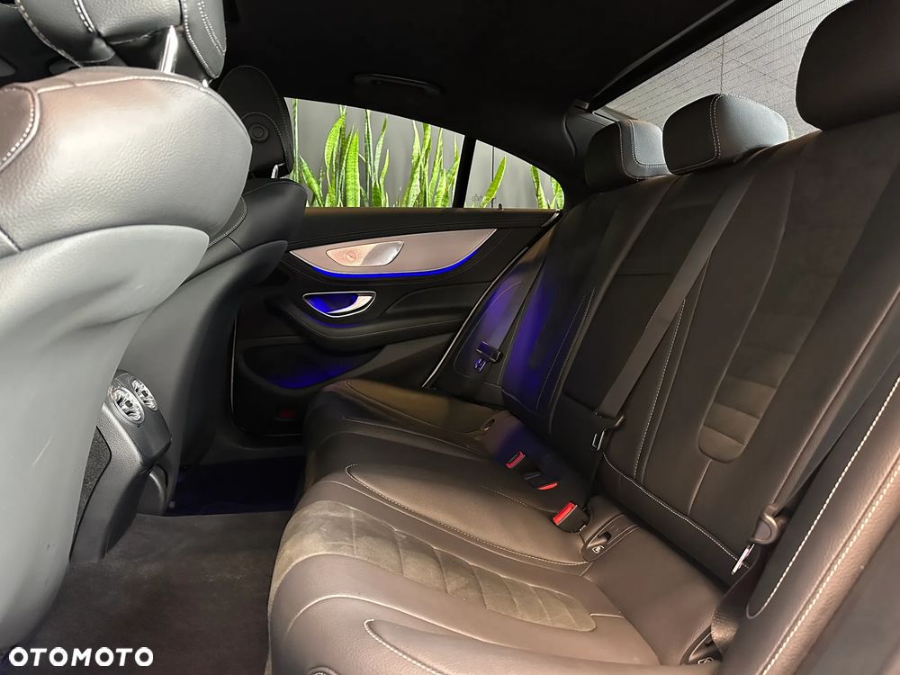 Mercedes-Benz CLS 300 d 4-Matic AMG - 12