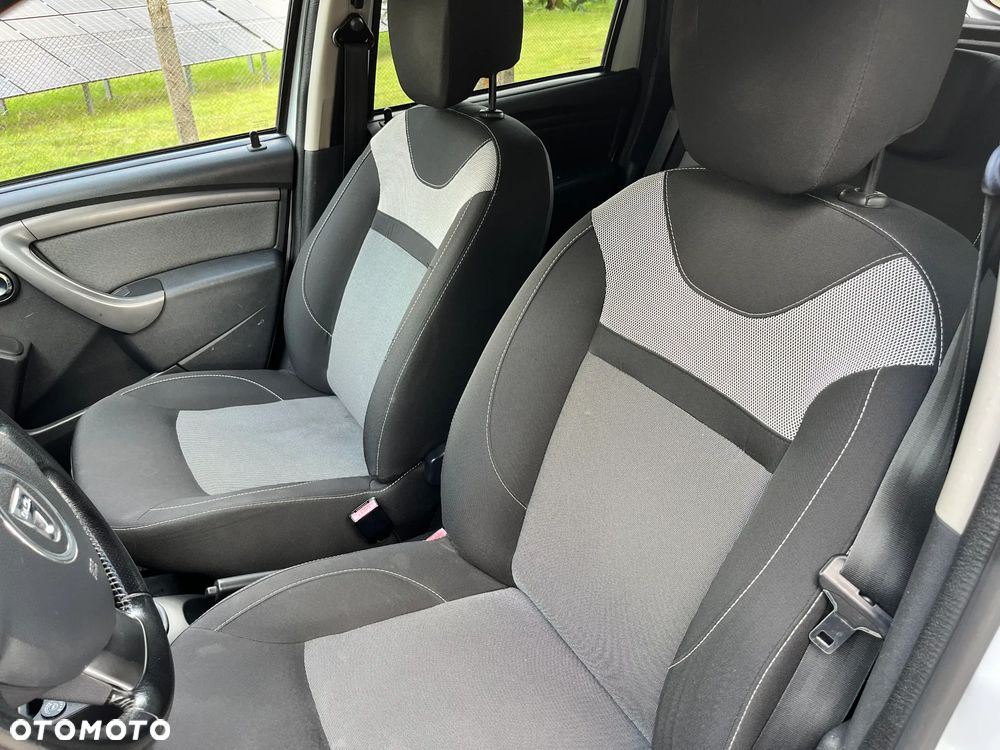 Dacia Duster 1.6 SCe Blackshadow S&S - 9