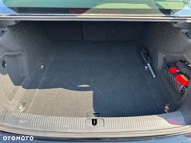 Audi A4 Limousine - 10